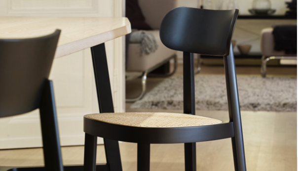 Thonet ist einer der ältesten Möbelhersteller weltweit und produziert seit 1819 Möbel in höchster Design- und Produktqualität.